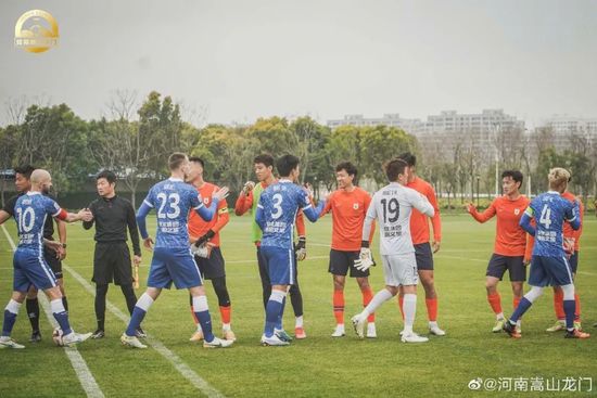 斯嘉丽裸乳照无奶罩视频