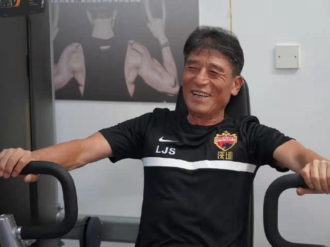 国产丰满主播丝袜勾搭秀