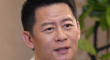 黑色蕾丝透明开叉短裙穿搭